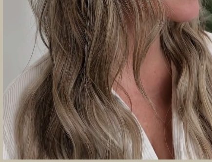 Soft dimensional blonde waves